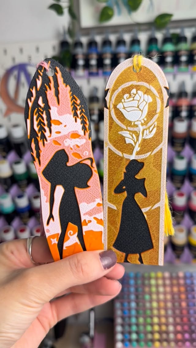 Patricia trabajando en un regalo personalizado de ArtrishMoon